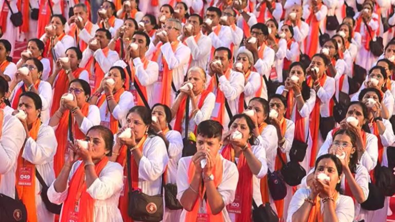 Nashik Kumbh Mela : नाशिकच्या गोदातीरावर 501 शंखांचा आवाज घुमला, रामकुंडावर ऐतिहासिक विश्वविक्रम