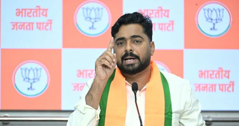Navnath Ban : बांगलादेशी घुसखोरांची नावे मतदार यादीत कायम ठेवण्यासाठी एसआयआरला विरोध; नवनाथ बन यांचा आरोप