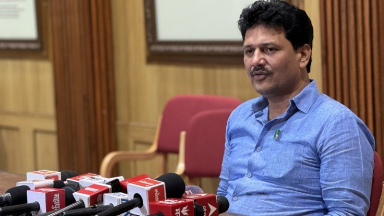 1 नोव्हेंबरपासून राज्यात ‘आरोग्य संवाद यात्रा’, आरोग्यमंत्री थेट जनतेशी संवाद साधणार…