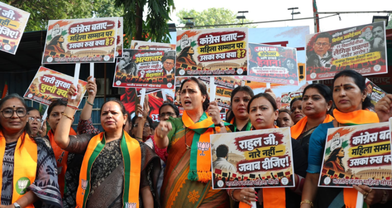 BJP Women’s Front: भाजप महिला मोर्चाचा काँग्रेस कार्यालयावर मोर्चा