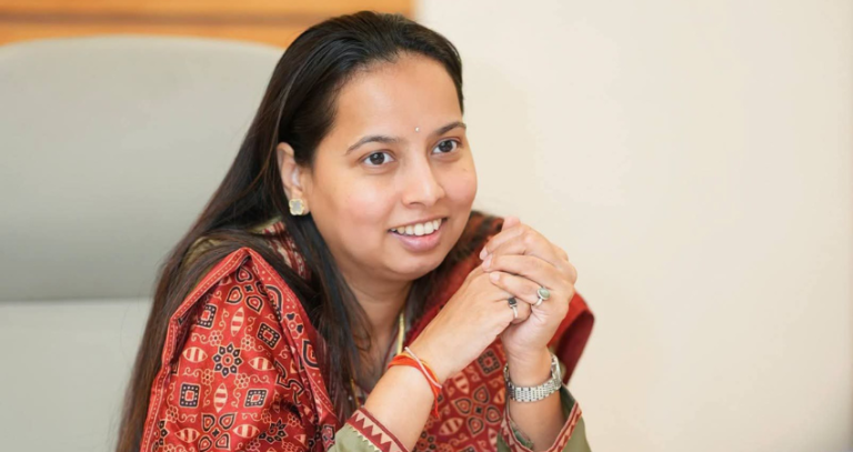 अंगणवाडी सेविका व मदतनीसांना दिवाळीपूर्वीच भाऊबीज – मंत्री अदिती तटकरे