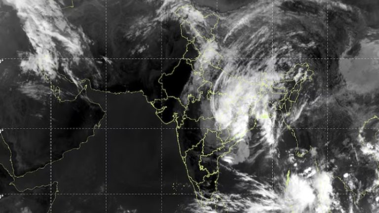 ‘अर्णब’ चक्रीवादळाचा प्रभाव कायम! देशातील अनेक राज्यांना मुसळधार पावसाचा इशारा