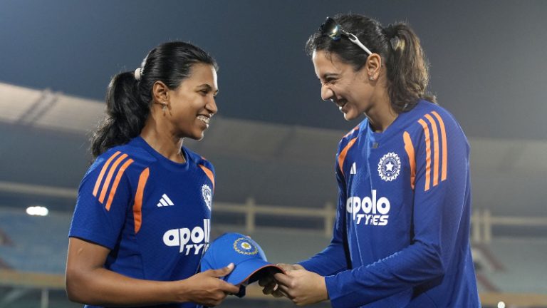 INDW vs ZIMW: नाणेफेकीचा कौल टीम इंडियाच्या बाजूने, कर्णधार स्मृती मंधानाने गोलंदाजी निवडत म्हणाली..