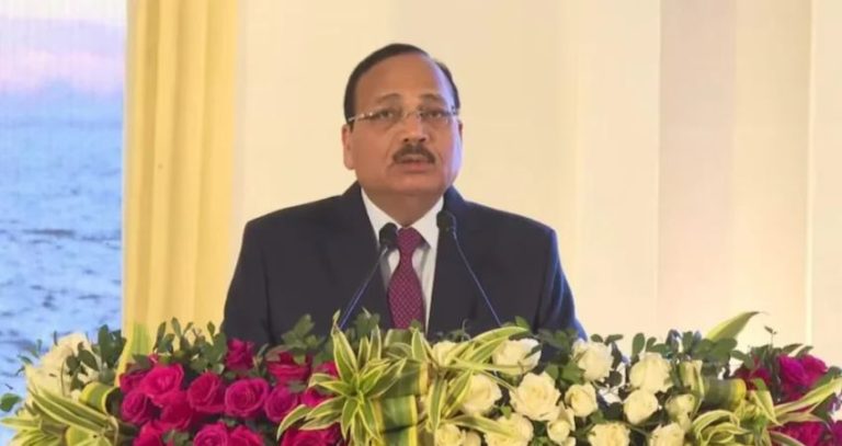 CJI Surya Kant Advice to Young Lawyers : केवळ कायदेतज्ज्ञ बनू नका, तर समाजाचे ‘संदेशवाहक’ व्हा; सरन्यायाधीश सूर्यकांत यांचे युवा वकिलांना आवाहन