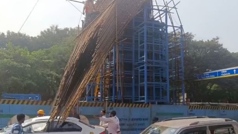 MMRDA News: ठाण्यातील कोपरी पुलावर मोठी दुर्घटना! सळईचा सांगाडा कोसळला, कंत्राटदाराला MMRDA ने ठोठावला 2 कोटींचा दंड