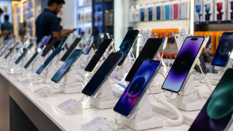 Upcoming Smartphones : 26 ऑक्टोबर ते 1 नोव्हेंबरदरम्यान  6 स्मार्टफोन होणार लॉन्च; गेमिंगपासून 10,000 mAh बॅटरीपर्यंत मिळणार खास फीचर्स