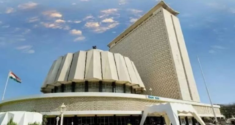 Vidhan Parishad Election : विधान परिषद निवडणुकीत महायुतीत शह-काटशहाचे राजकारण; पुणे, अमरावती, छत्रपती संभाजीनगरमध्ये कुरघोड्या!