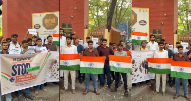 abvp protest mumbai university : ‘बांगलादेशसारख्या अराजकतेला भारतात थारा नको!’; संविधानाच्या रक्षणासाठी मुंबई विद्यापीठात अभाविपतर्फे भव्य स्वाक्षरी अभियान व निदर्शने