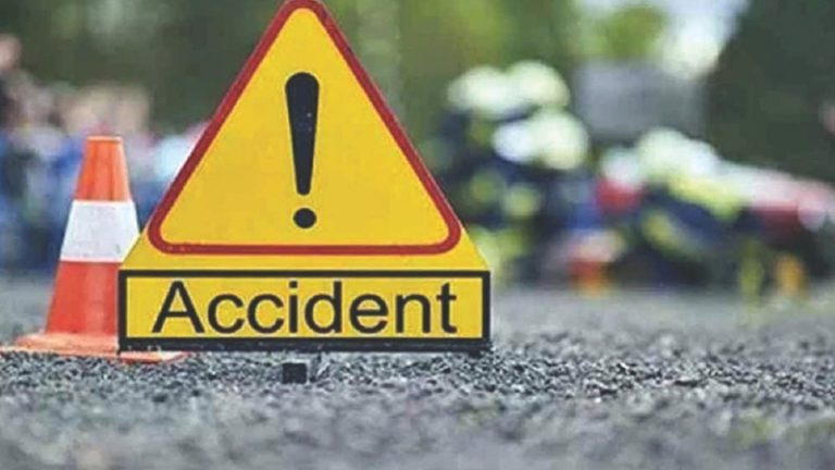 Beed Accident : बीडमध्ये भीषण अपघात; दोन सख्ख्या भावांसह मामाचा जागीच मृत्यू, टेम्पोचालक पसार