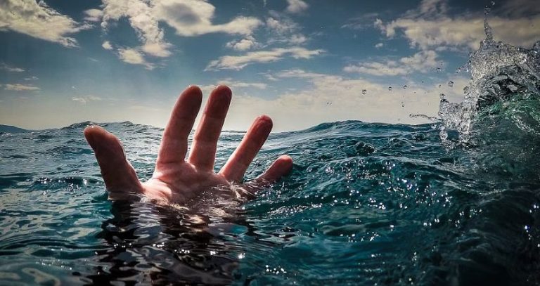 Ratnagiri incident : रत्नागिरीत खाडीत बुडून एकाच कुटुंबातील 4 मुलांचा मृत्यू; एका मुलीचा शोध सुरू