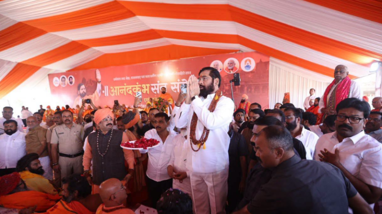 Nashik : त्र्यंबकेश्वर येथे संत संमेलनात उपमुख्यमंत्री एकनाथ शिंदे यांचा संत-महंतांशी संवाद