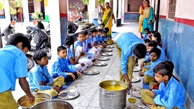 विद्यार्थ्यांच्या पोषण आहाराबाबत सरकारचा महत्त्वाचा निर्णय; ताजा, सकस आहार वेळेत मिळण्यासाठी केल्या उपाययोजना