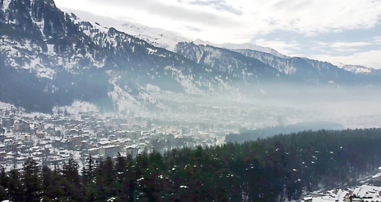 Himachal Pradesh: बर्फवृष्टीमुळे हिमाचलमध्ये निसर्गाचं नयनरम्य दृश्य, धरतीवरील नंदनवनात हिवाळ्याची चाहूल!