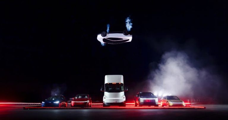 Tesla Roadster : हवेत उडणारी कार खरंच बाजारात येणार ? टेस्लाची नवी Roadster चर्चेत, पण…