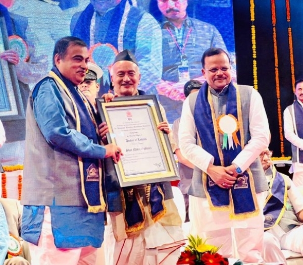 Honorary Doctorate Awarded to Union Minister Nitin Gadkari