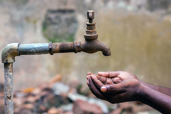 Water Shortage : मराठवाड्यात पाण्याचे दुर्भिक्ष! शेततळे, विहिरी, धरणे पडली कोरडी