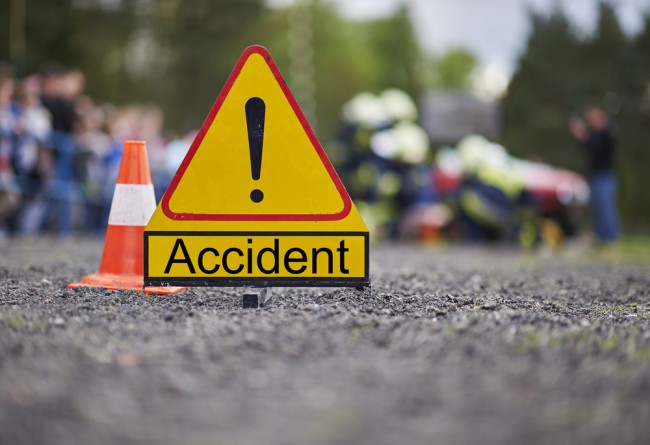 Pune Accident : पुण्यात चारचाकी वाहनाची धडक लागून सात ते आठ गाड्यांचे नुकसान