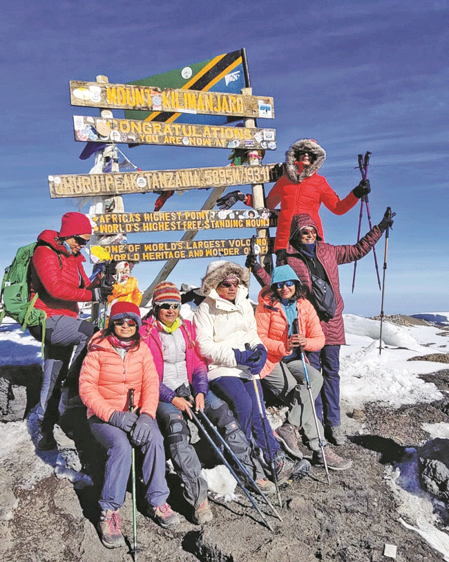 Mount Kilimanjaro : पहाडी गर्ल्सची माऊंट किलीमंजारोवर यशस्वी चढाई ...